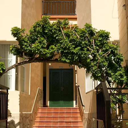 Park For Beautifully Located Lejlighed